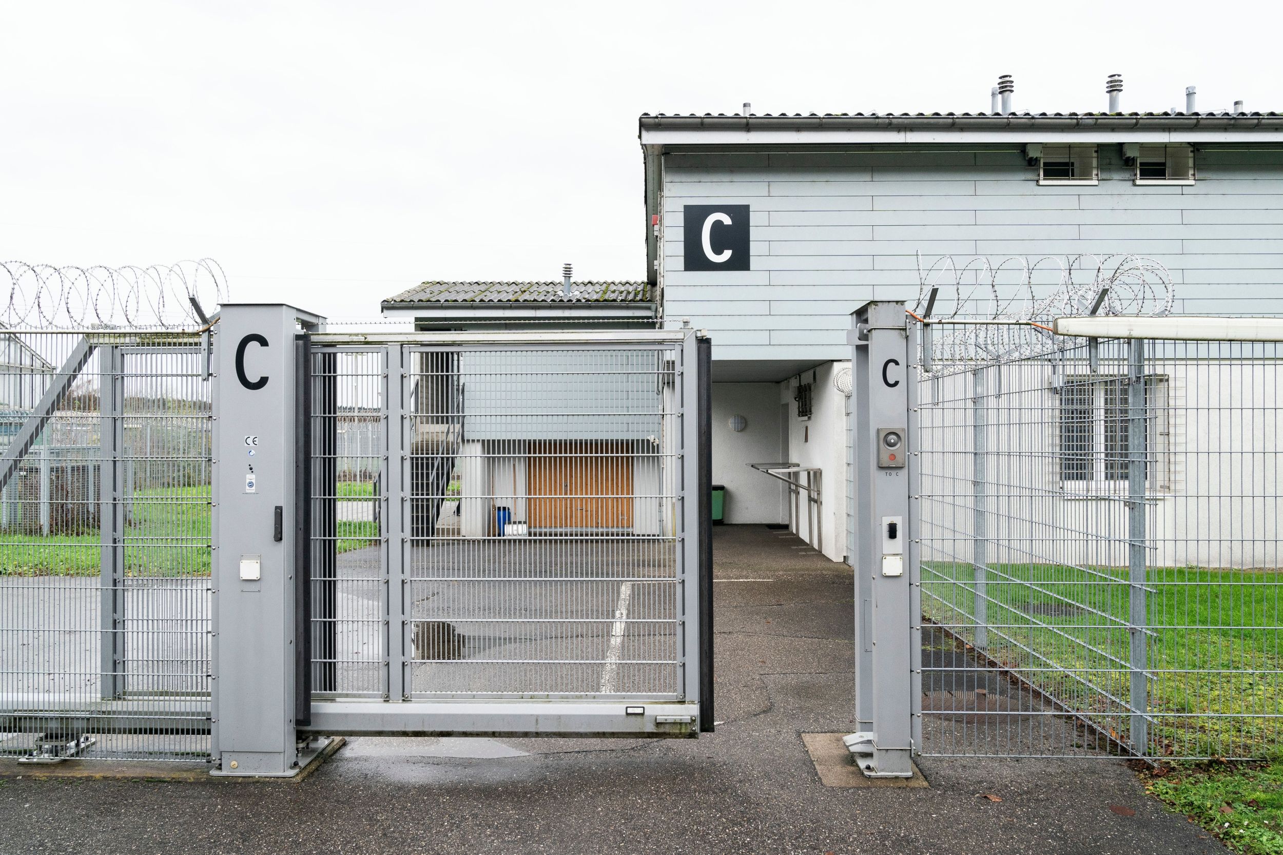 Verwahrter Aargauer Mörder kämpft für Ausgang und mehr Besuchszeit