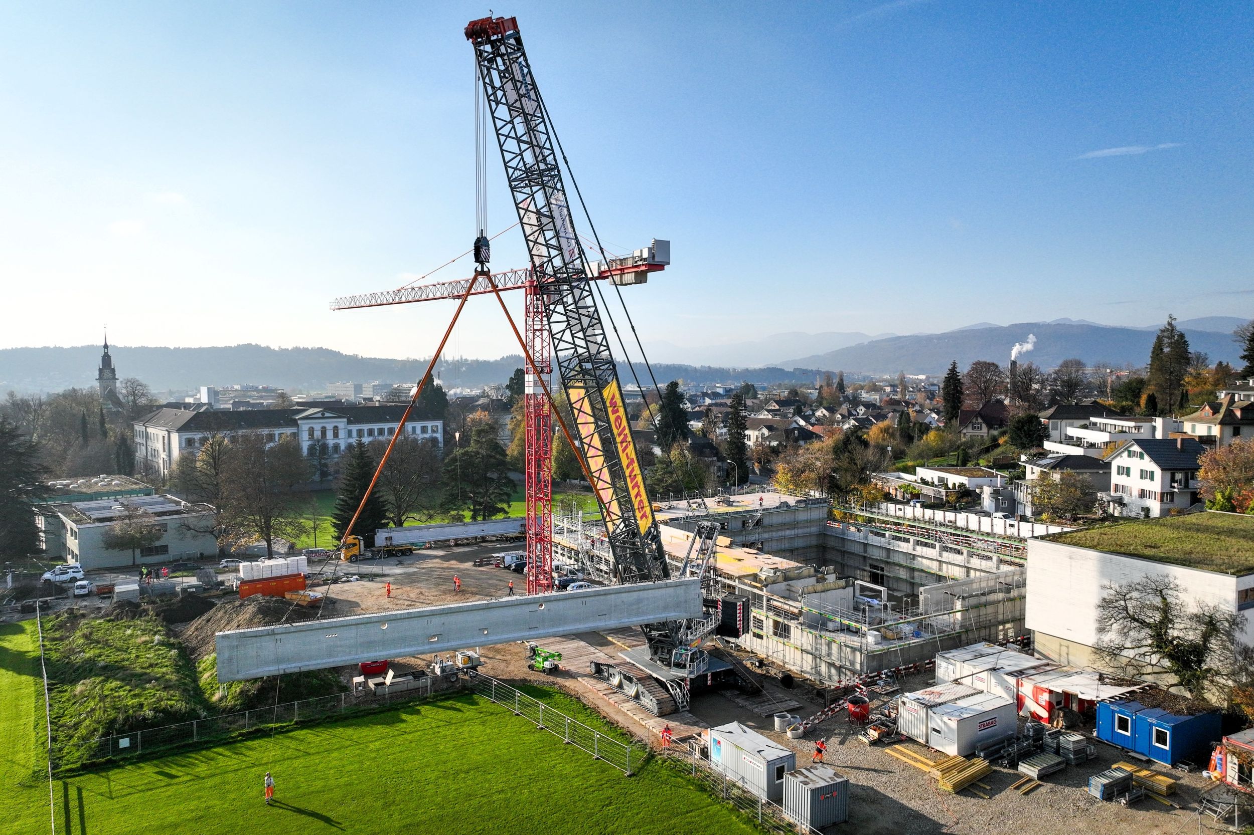 Tonnen Schweben In Luftiger H He Das Oberstufenzentrum W Chst