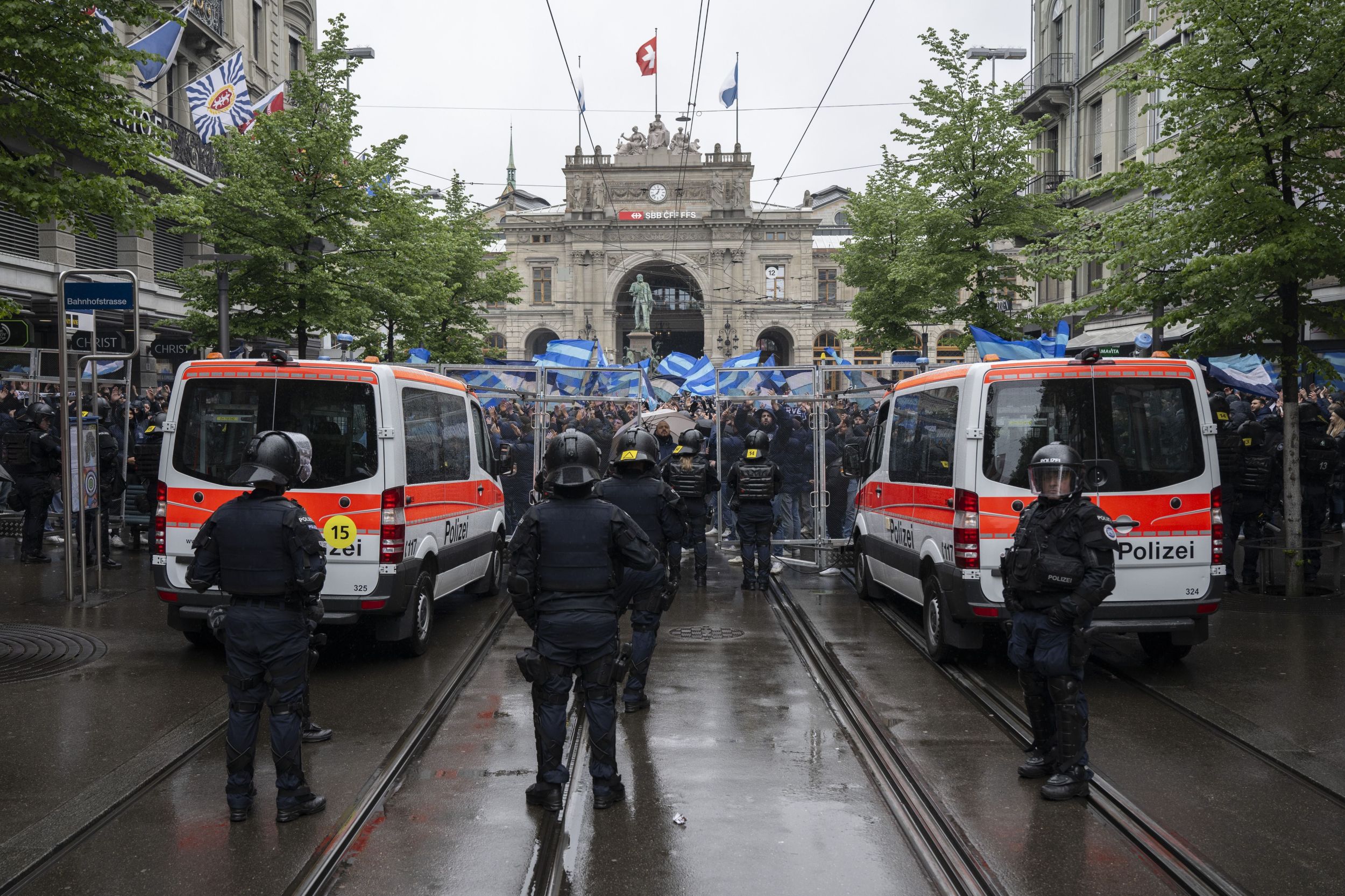 Der Besondere Nachmittag Der FCZ-Fans: Zuerst Der Protest Am ...