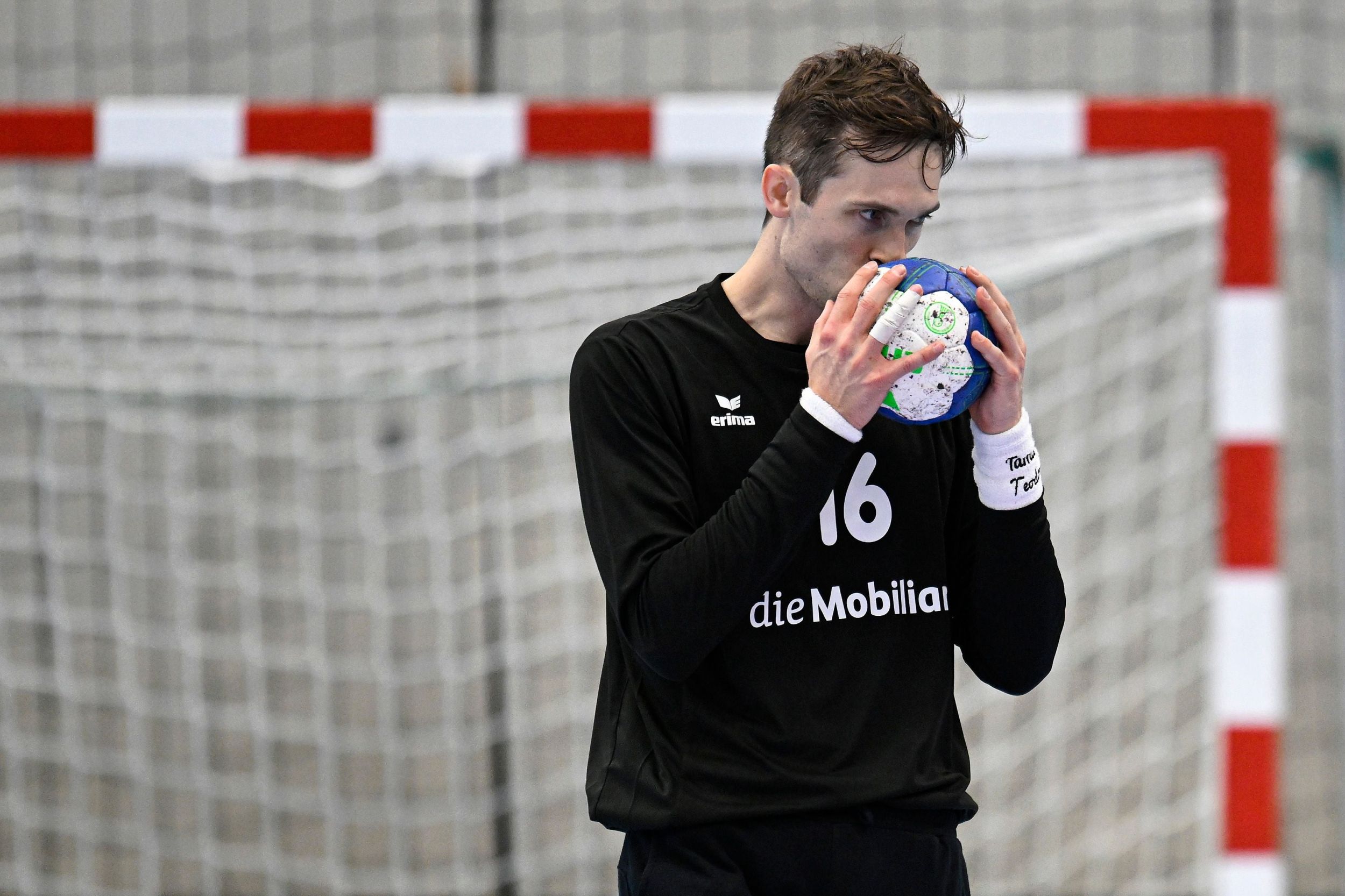 Nikola Portner Vorläufig Suspendiert: Der Schweizer Nationalgoalie Ist ...